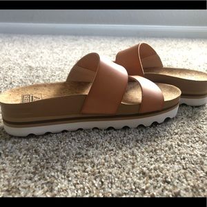 REEF size 6 platform sandals